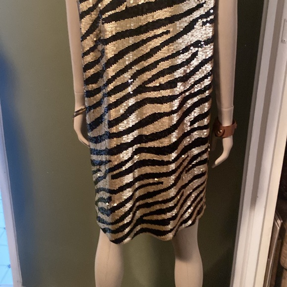 Beautiful sequined dress by DESIGNER TRINA TURK, SIZE 6, Black & Gold zebra. - Picture 13 of 15
